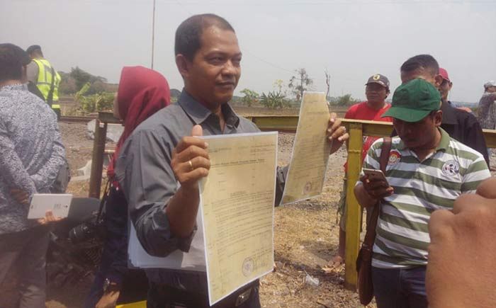 ​Petugas Pengadilan Sidoarjo Tinjau Lokasi Kasus Sengketa Lahan yang Diklaim Aset Desa Gilang