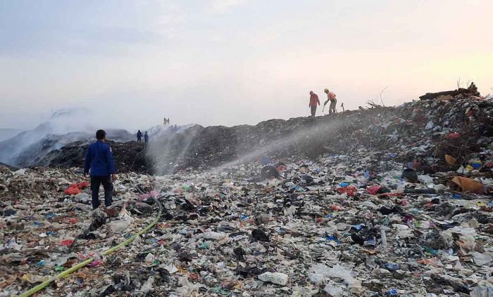 Cegah Kebakaran, TPA Randegan Digerojok Ribuan Liter Air