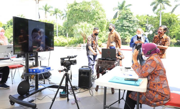 Wali Kota Risma Beri Motivasi Pelajar Surabaya di Tengah Pandemi