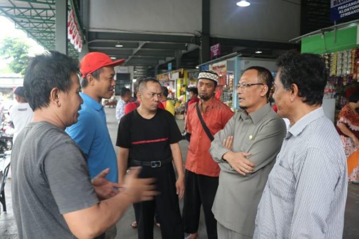 Ketua DPRD Gresik Turun ke Pasar Baru Respon Keluhan Pedagang