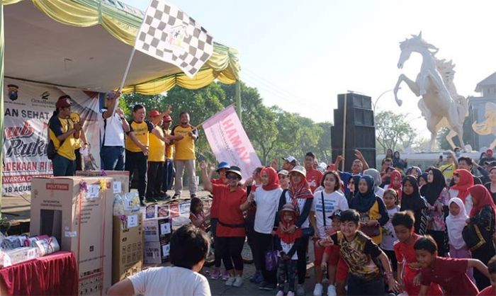 Meriahkan HUT ke-74 Kemerdekaan Republik Indonesia, Kapolresta Sidoarjo Jalan Sehat Bareng Warga