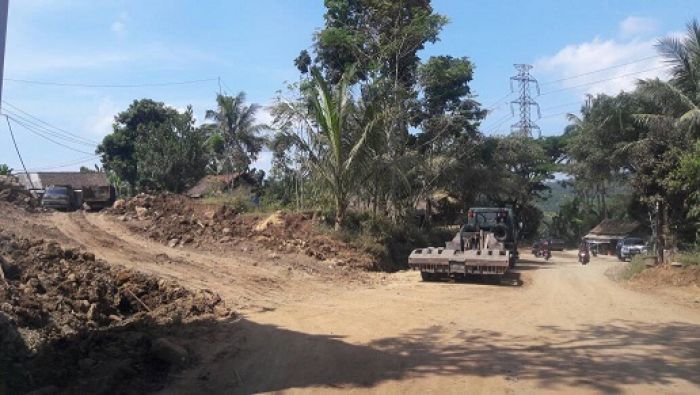 Relokasi Jalan Ambles Pacitan Dikebut, H-10 Lebaran Bisa Dilalui