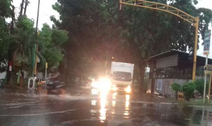 Diguyur Hujan, Jalan Brantas Probolinggo Jadi Langganan Banjir