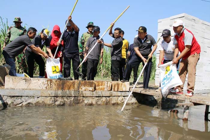 Bupati Sidoarjo Minta Warga Tak Buang Sampah di Sungai, PUPR Usulkan Perdes