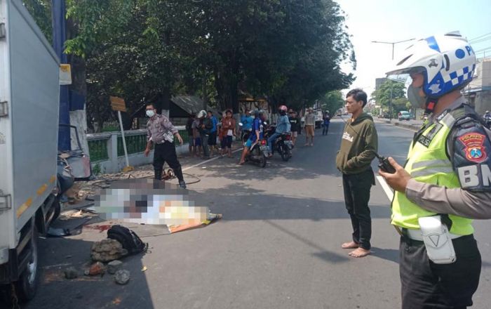 Kecelakaan Tunggal di Jalan Raya Taman Sidoarjo, Mobil Box Tabrak Tiang Reklame, Sopir Tewas