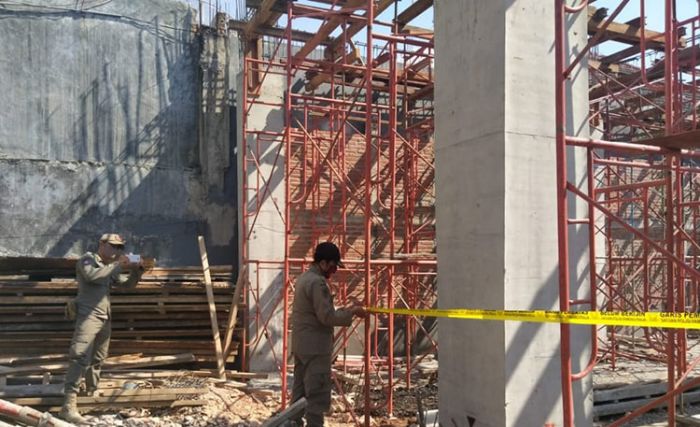 Tak Kantongi IMB, Pembangunan Gedung 5 Lantai di Tuban Dihentikan Paksa
