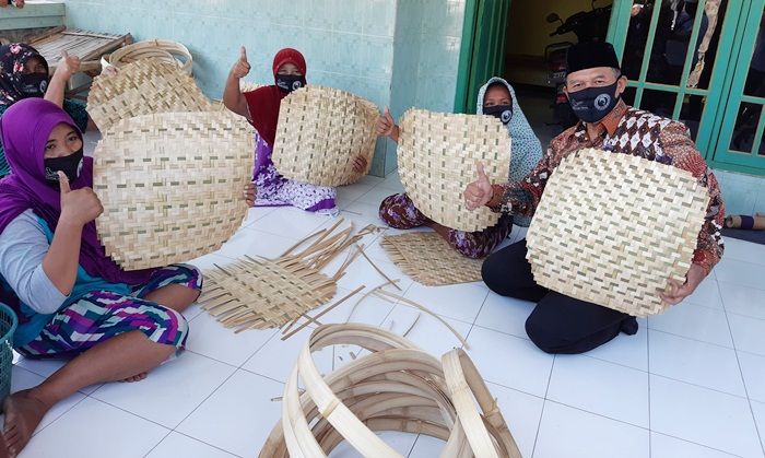 Ini Program BHS Agar Kampung Anyaman Bambu Seketi Tetap Lestari