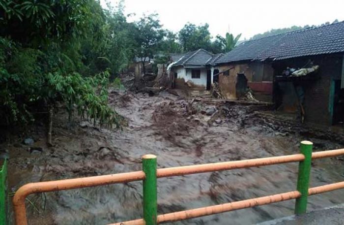 Banjir Bandang Sapu Kali Katir, 8 Rumah Roboh, 3 Desa Terendam