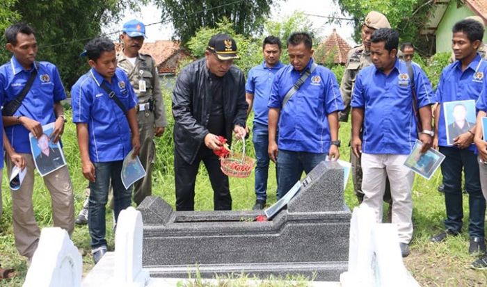 Bupati dan Pengurus PWI Sampang Ziarah ke Almarhum Wartawan Metro TV