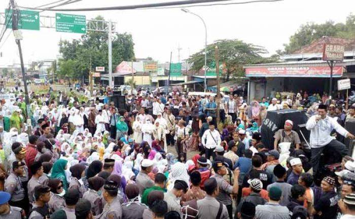 KPU Mojokerto Didemo Ribuan Pendukung Nisa-Syah