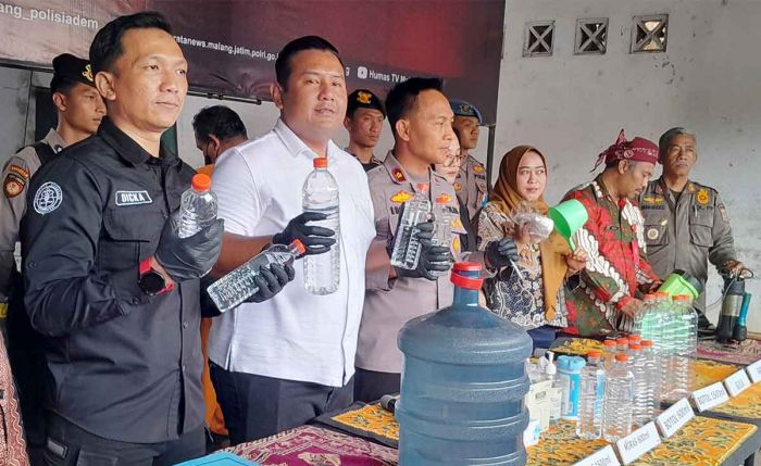 Polisi Bongkar Rumah Produksi Miras di Malang