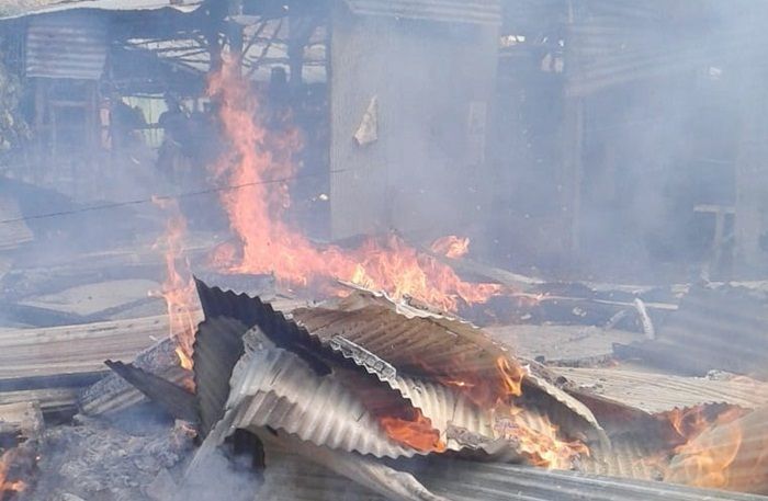 ​Tiga Kios di Pasar Palengaan Pamekasan Ludes Terbakar