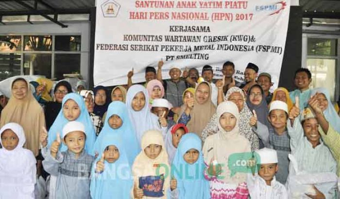 Peringati HPN 2017, KWG dan FSPMI Smelting Santuni Yatim dan Janda