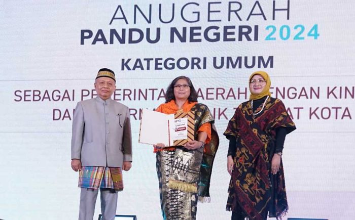 Terima Anugerah Pandu Negeri 2024, Zanariah: Pelayanan Harus Terus Ditingkatkan