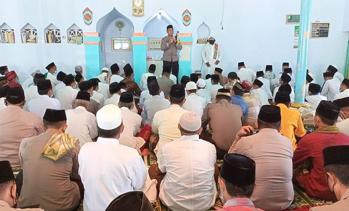 Safari Jum’at, Kapolres Pamekasan Minta Jema’ah Tangkal Hoax dan Isu Radikalisme