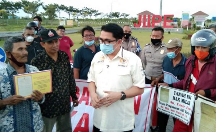 Datangi JIIPE Gresik, Arteria Dahlan Minta Penegak Hukum Turun Usut Kasus Ganti Rugi Tanah Warga