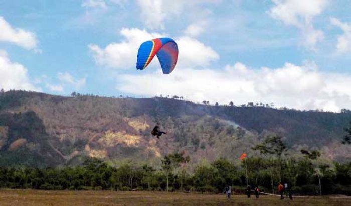 FASI Bondowoso Gelar Ijen Flying, Puluhan Atlet Paralayang Terbang di Langit Ijen