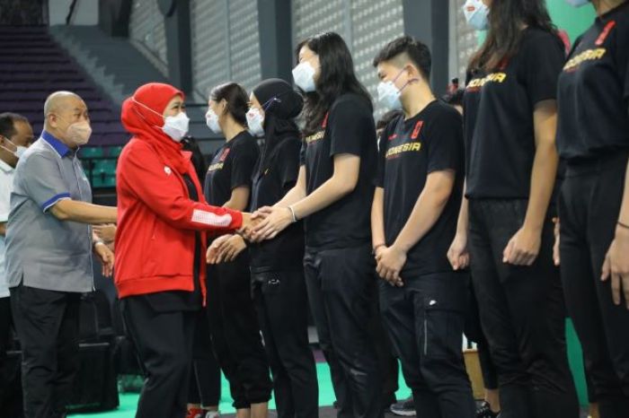 Berharap Raih Medali Emas, Khofifah Lepas Kontingen Timnas Basket Putri ke Sea Games XXXI Vietnam