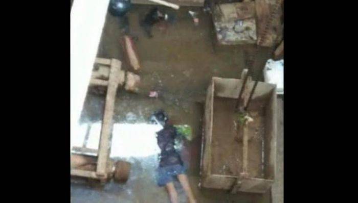 Mayat Mengapung di Galian Petrokimia Jalan Mayjend Sungkono Surabaya Gegerkan Warga