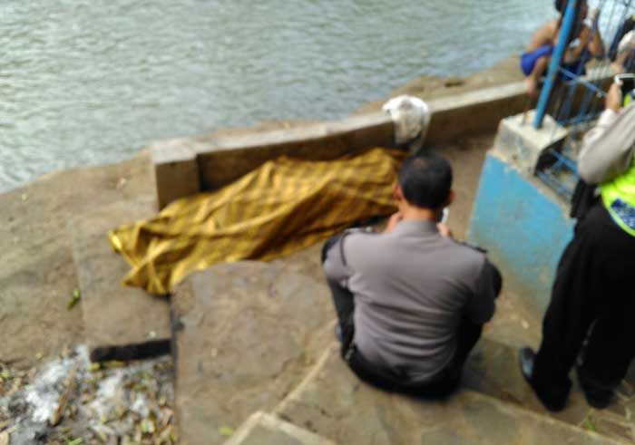 Mayat Mengapung di Sungai Amprong
