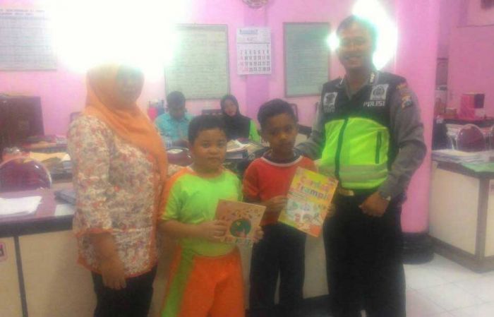 Tepis Berita Hoax Penculikan Anak dan Permen Dot, Bhabinkamtibmas Polres Batu Blusukan ke Sekolah