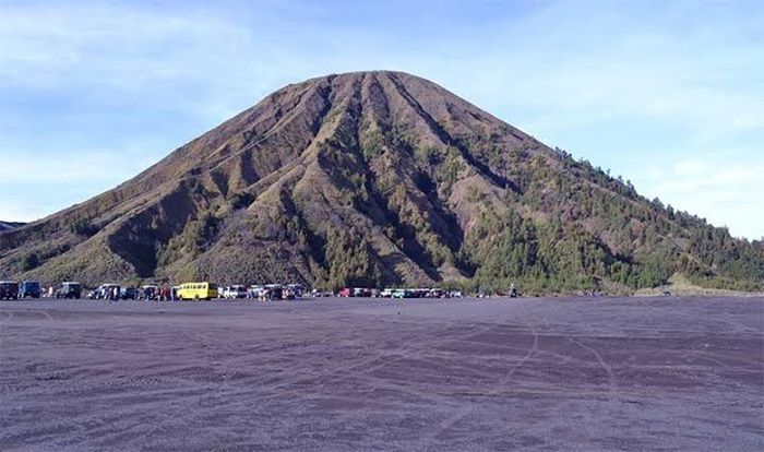 Gunung Semeru Meletus, Wisatawan Dilarang Masuk Radius 1 Km dari Kawah Bromo 