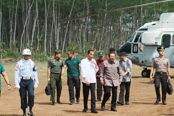 ​Ke Probolinggo, Presiden Jokowi Serahkan 1.275 Hektare Hutan Rakyat