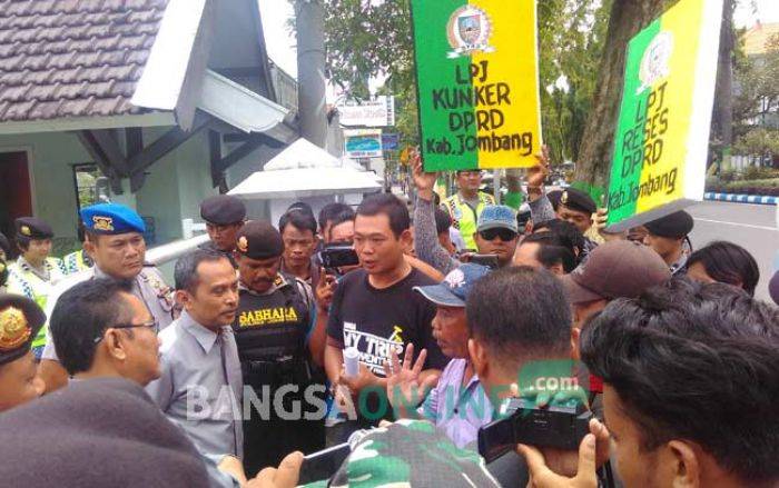 FRMJ Turun Jalan Minta Kejari Usut Dugaan Reses Fiktif dan Penyimpangan Kunker DPRD Jombang