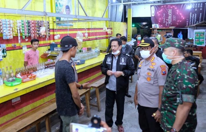 Kerumunan Warga di Cafe, Warung, dan Sejumlah Tempat di Sidoarjo Dibubarkan Petugas