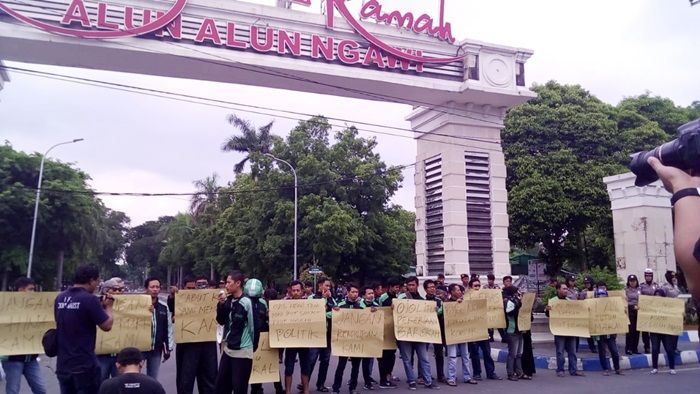 ​Puluhan Ojol di Ngawi Gelar Aksi Kecam Pernyataan Prabowo