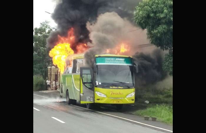 Bus Rombongan SDN Wangkal Krembung Terbakar di Sukoharjo