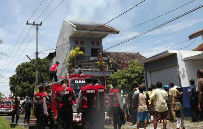 Ditinggal Dinas, Rumah Dokter Gigi di Patokan Situbondo Dilalap Si Jago Merah