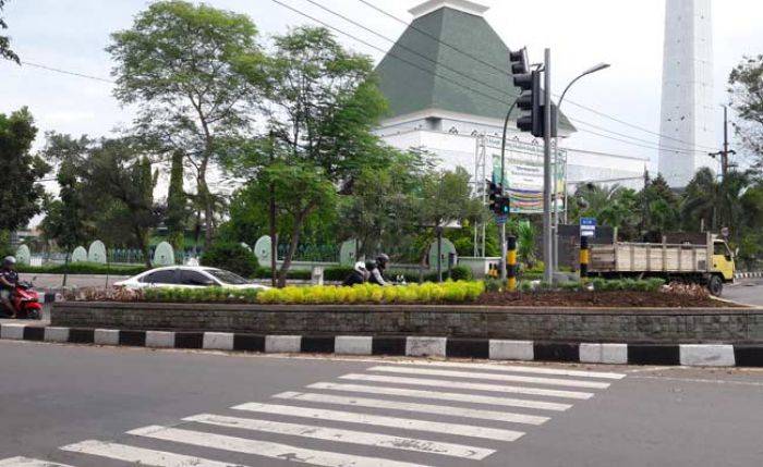 BLH Gresik <i>Sregep</i> Bongkar Pasang Taman