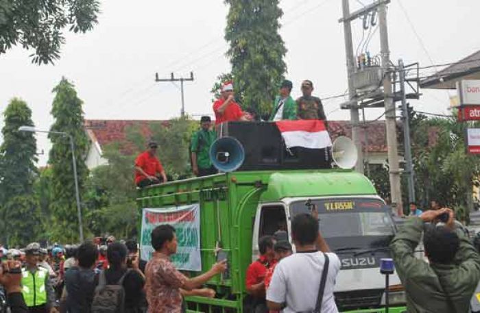 Ribuan Warga Ngawi Demo Tuntut FPI Dibubarkan