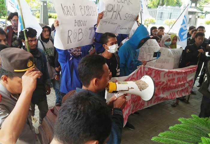 Tuntut Hak, Puluhan Karyawan PT. Gunawan Fajar Mengadu ke Dewan