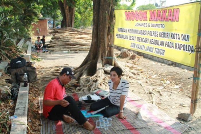   Mogok Makan di Kejati Jatim, Yohanes Ingin Jalan Kaki Temui Presiden