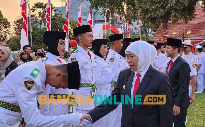 Kukuhkan 76 Paskibraka Jatim 2023, Gubernur Khofifah Pesankan Jaga NKRI dan Rawat Kebhinekaan