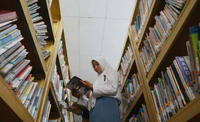 Ribuan Buku di Perpustakaan Jombang Dibawa 