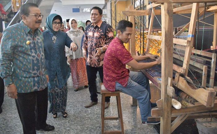 ​Pakde Karwo Minta Perajin Batik Tak Tinggalkan Kultur