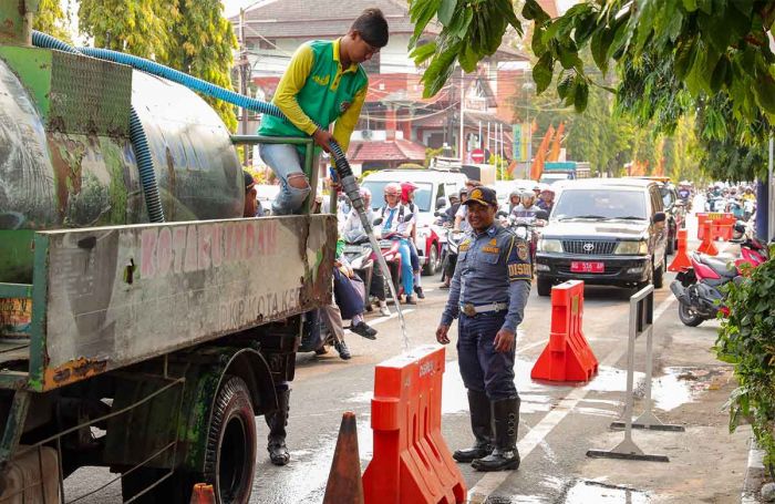 Terjunkan Tim Gabungan, Pemkot Kediri Gandeng Polisi Tertibkan Parkir Disepanjang Jalan Hasanuddin