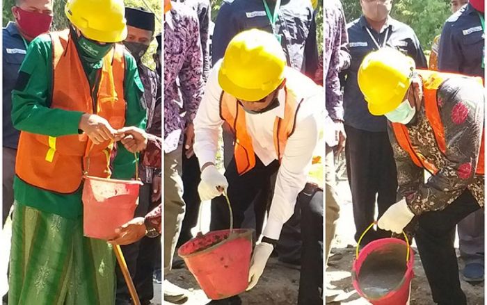 ​H. Syafiuddin & Ketua PCNU Bangkalan Letakkan Batu Pertama Program Kotaku di Desa Telaga Biru