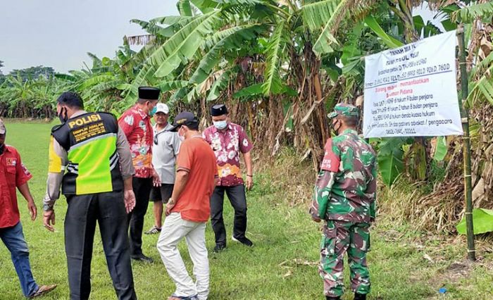 Protes Dugaan Penyerobotan Tanah Oleh Pemkab Pasuruan, Warga Beji Pasang Spanduk