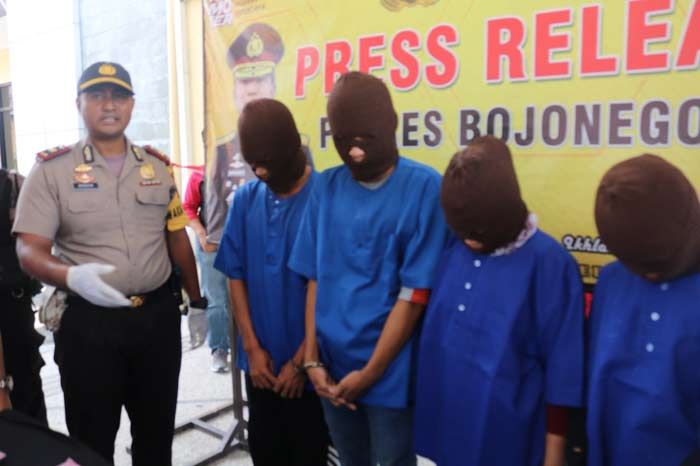 Bawa Sabu, Dua Warga Sampang Ditangkap Polres Bojonegoro Bersama Dua Perempuan