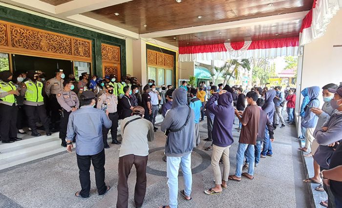 Gagal Temui Bupati Bangkalan, Pokmas Dua Desa Janji Akan Geruduk Kantor Pemkab Tiap Jam Kerja