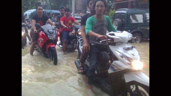 Banjir Kali Lamong dan Bengawan  Solo Kepung Gresik 