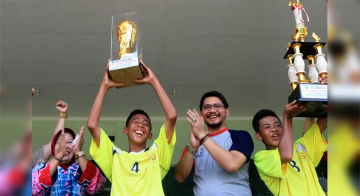 Wawali Serahkan Trofi untuk Juara Gala Tingkat SMP se-Pasuruan Kota