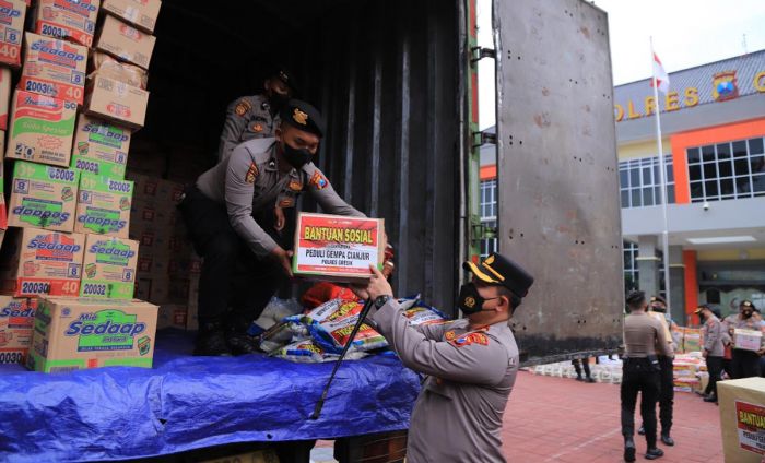 Polres Gresik Kirim Ribuan Paket Bantuan untuk Korban Gempa Cianjur