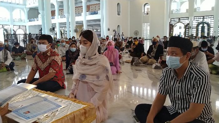 Awali Tahun Baru 2021, Tiga Milenial Ikrar Syahadat di Masjid Al-Akbar Surabaya