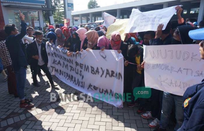 Mahasiswa STKIP Jombang Demo Kampus, SPP dan DPP Dinilai Terlalu Mahal