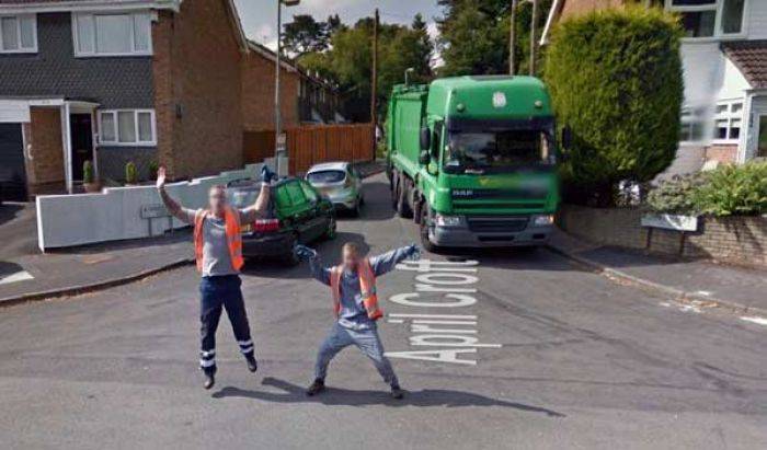 Ada Mobil Google Street View Melintas, Petugas Sampah malah Menari 